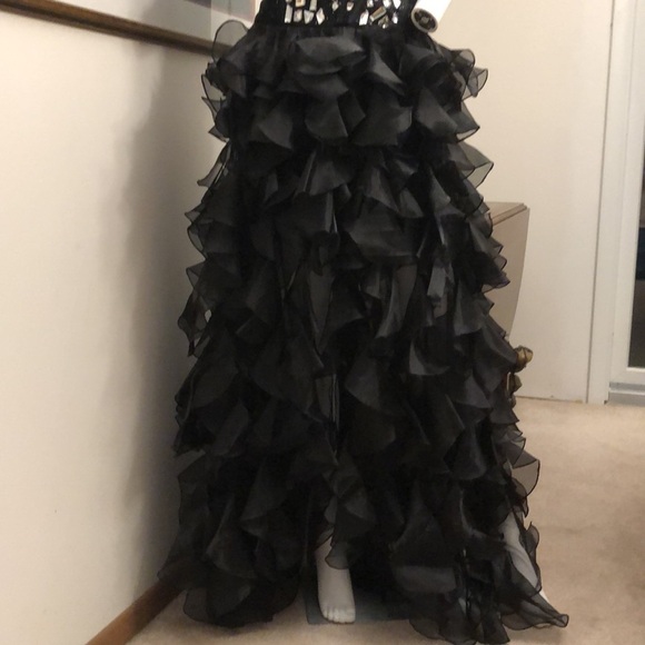 Sherri Hill Black Ruffled Gown Size 6 - Picture 9 of 16
